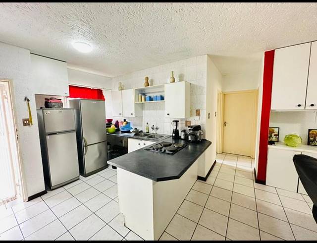 2 BEDROOM APARTMENT FOR SALE IN WYCHWOOD